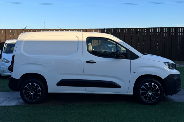 WhatsApp Image 2025-03-01 at 08.38.19