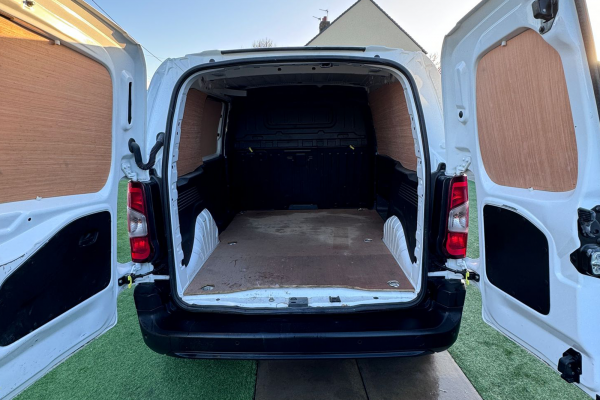 WhatsApp Image 2025-03-01 at 08.38.23